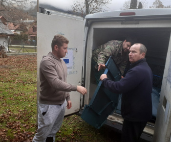 DHZ Prosiek aktuality / DHZ nápomocná pri rozvoze kompostérov - foto